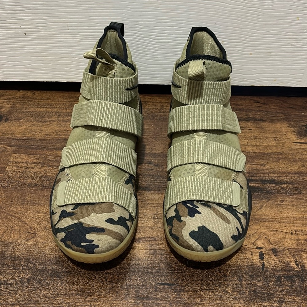 Nike Lebron Zoom camo size 15